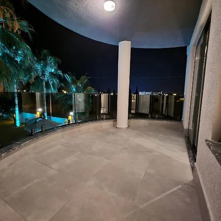 Villa Art 1 *